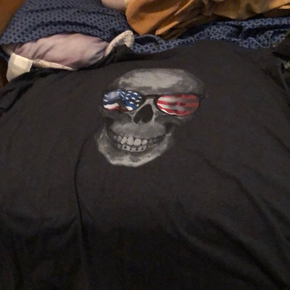 Gray patriotic skull T-shirt